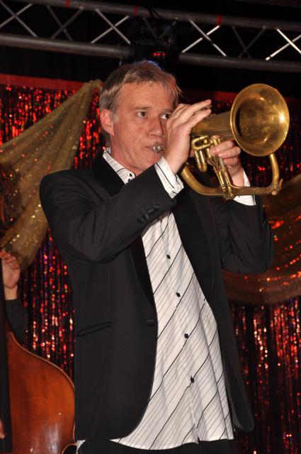 min 2010 11 13 fous swing 103